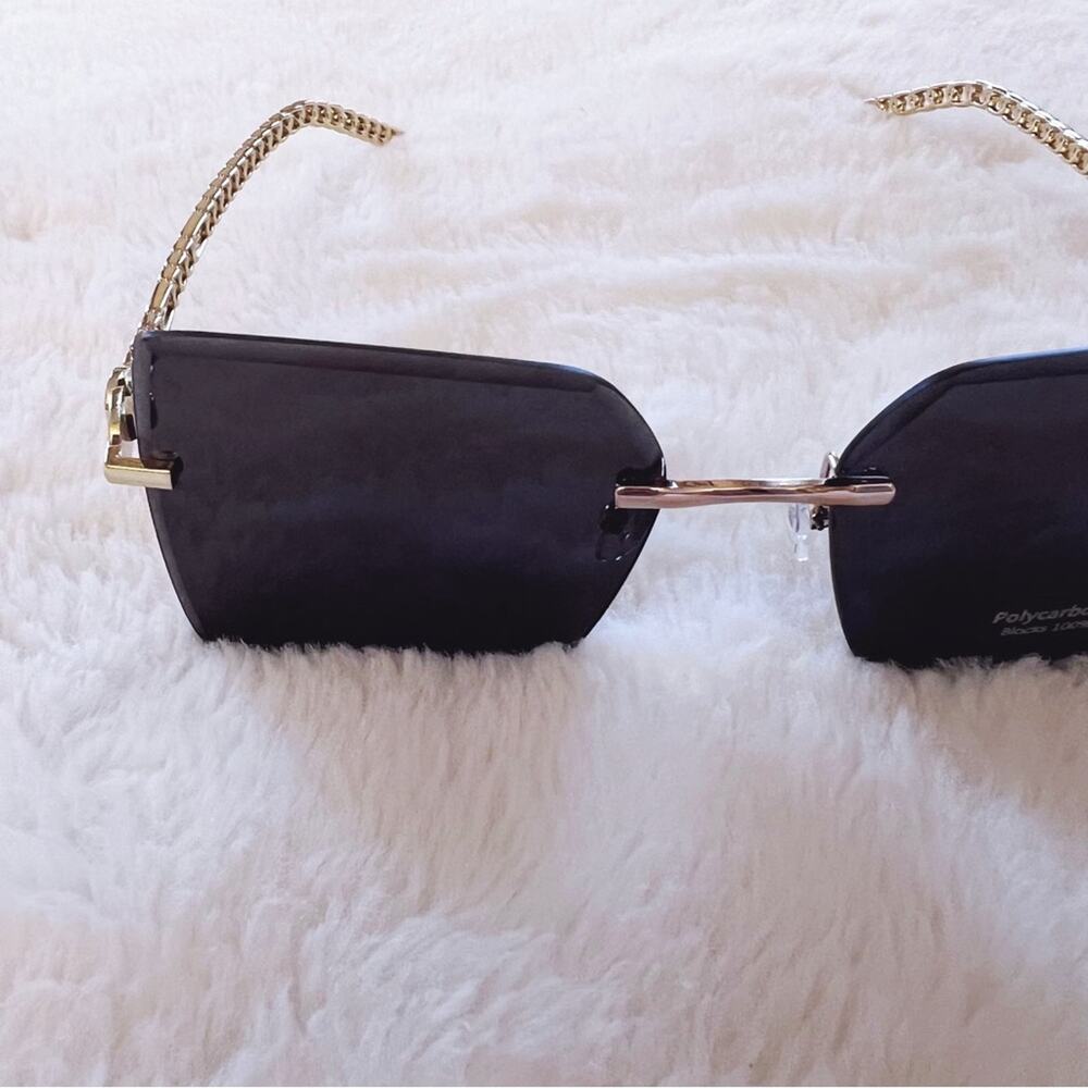 Skyla Black & Gold Chain Link Oversized Sunglasses - Picture 7 of 11
